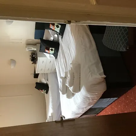 The White Rose Hotel 3*